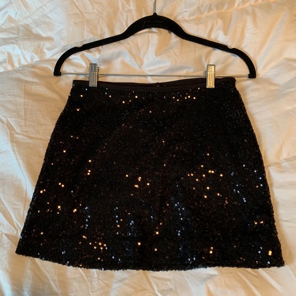 Sparkly black express skirt - Picture 2 of 6